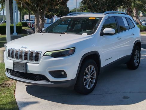 Used 2020 Jeep Cherokee Latitude Plus w/ Cold Weather Group AWD/4WD image 5