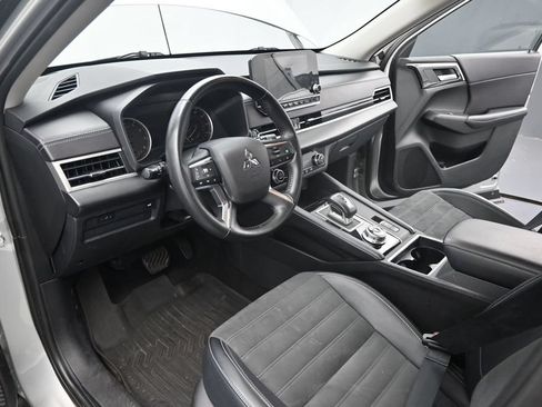 Used 2024 Mitsubishi Outlander SE FWD image 17