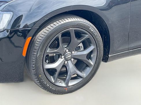 Used 2023 Chrysler 300 S w/ Comfort Group RWD image 32