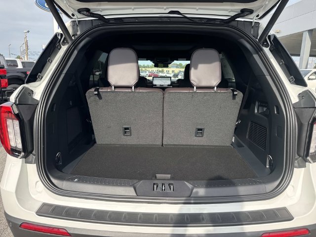 New 2026 Ford Explorer Platinum RWD image 13