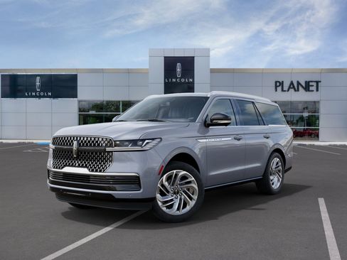 New 2027 Lincoln Navigator Reserve RWD image 2