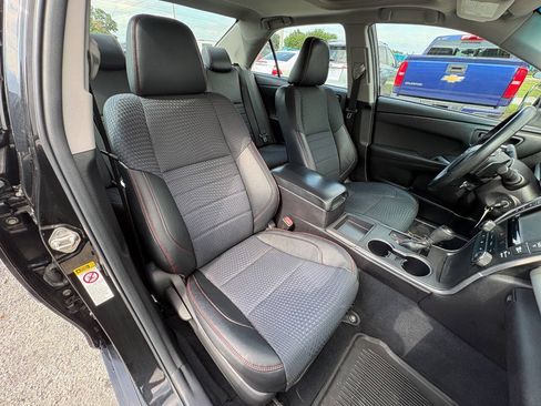 Used 2015 Toyota Camry SE w/ Moonroof Package FWD image 17