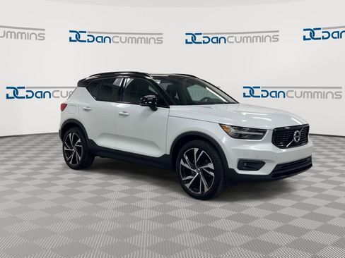 Used 2021 Volvo XC40 T5 R-Design w/ Climate Package image 2