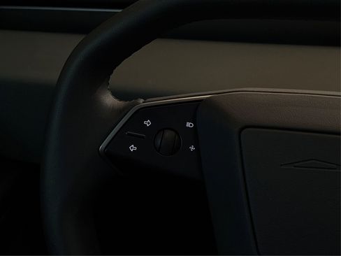 Used 2025 Tesla Cybertruck AWD Crew Cab image 26