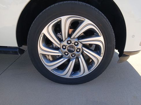 Used 2024 Lincoln Navigator Reserve AWD/4WD image 11