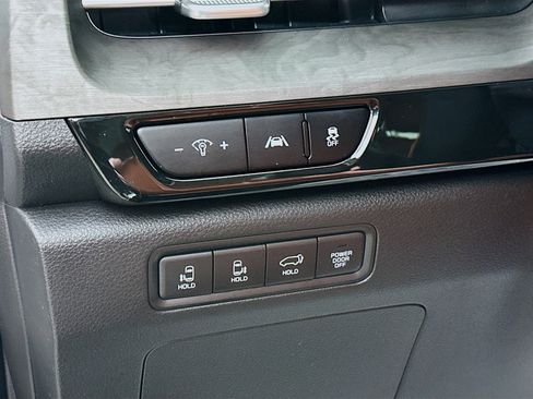 Used 2024 Kia Carnival SX FWD image 10