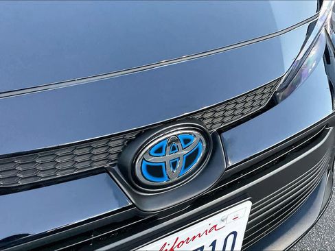 Certified 2025 Toyota Corolla LE image 27