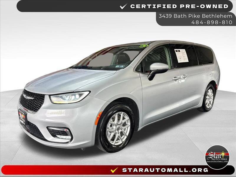 Used 2023 Chrysler Pacifica Touring-L FWD image 1