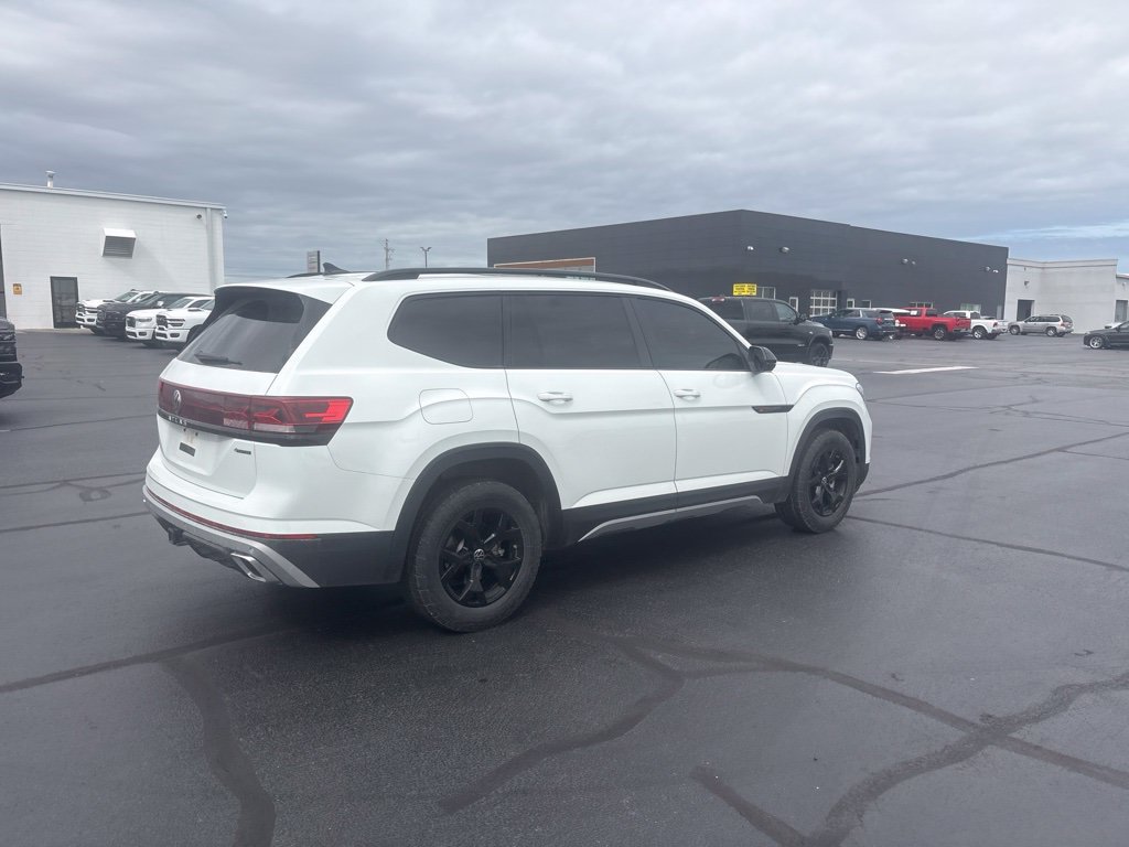 Used 2024 Volkswagen Atlas Peak Edition SE AWD/4WD image 15