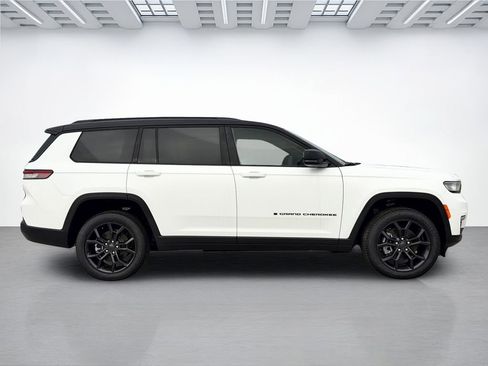 New 2025 Jeep Grand Cherokee L Limited image 2