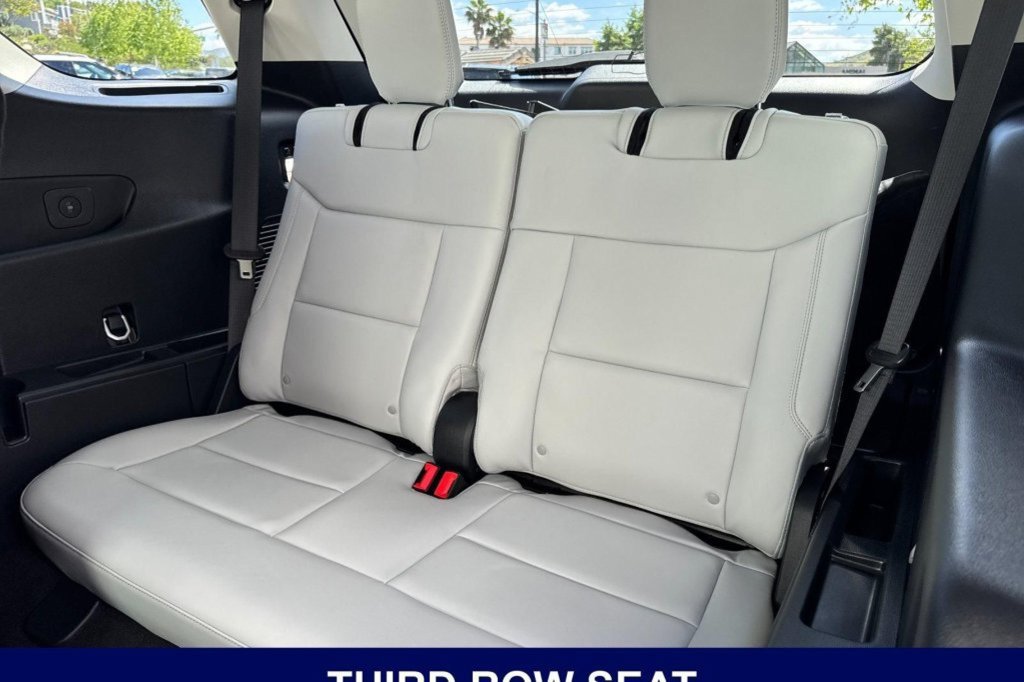 Used 2025 Ford Explorer Platinum w/ Ultimate Package RWD image 19