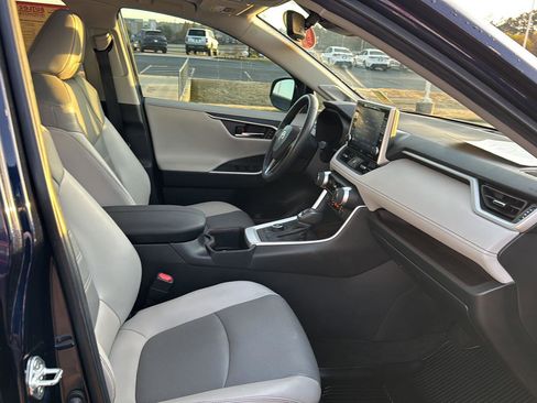 Used 2022 Toyota RAV4 Limited image 10