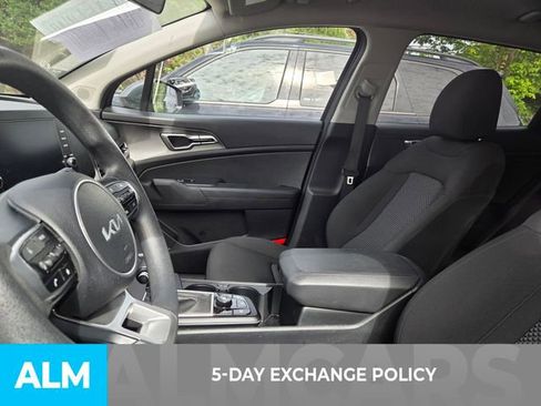 Used 2025 Kia Sportage LX FWD image 3