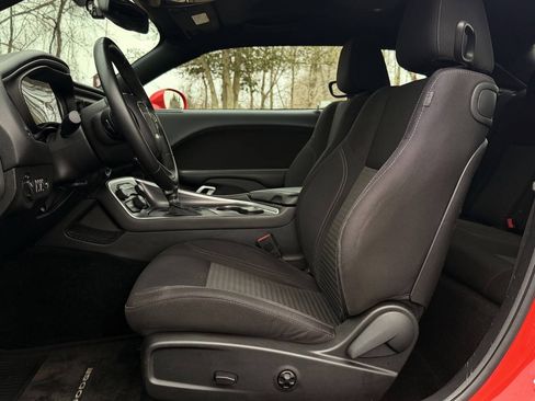 Used 2015 Dodge Challenger SXT RWD image 13