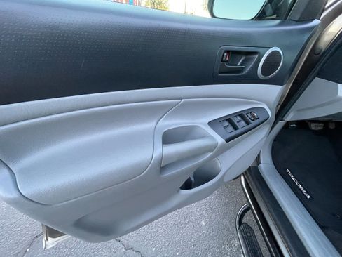 Used 2013 Toyota Tacoma PreRunner w/ SR5 Pkg RWD image 15