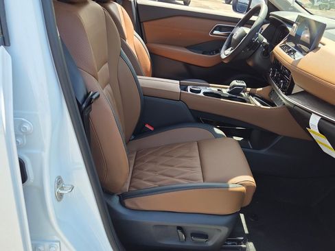 New 2026 Nissan Rogue Platinum image 13