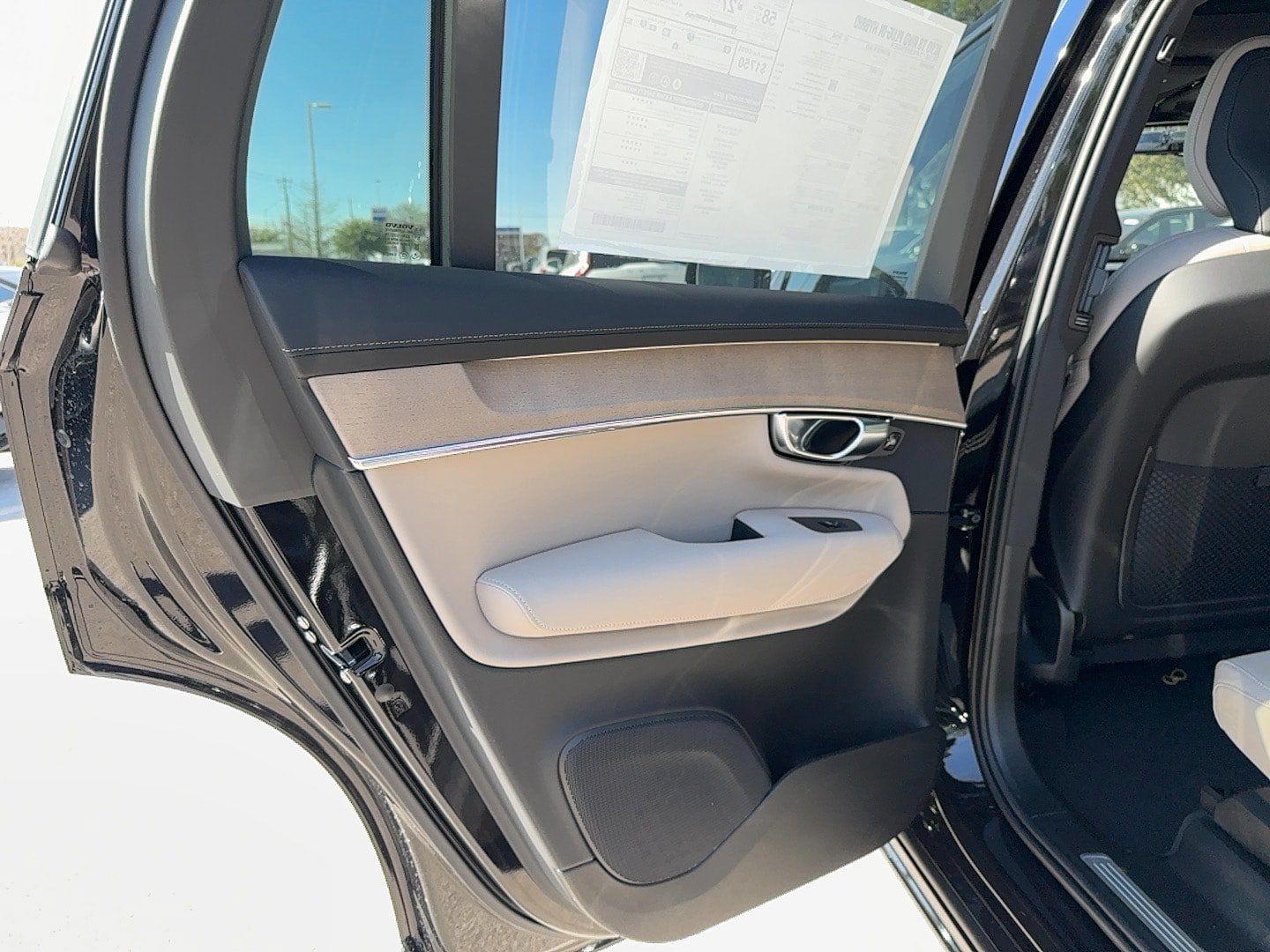 New 2026 Volvo XC90 T8 Plus w/ Protection Package Premier AWD/4WD image 14