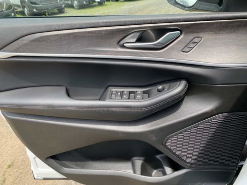 New 2025 Jeep Grand Cherokee L Limited image 18