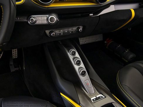 Used 2019 Ferrari 812 Superfast RWD image 13