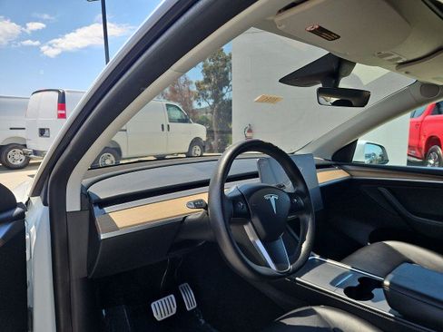 Used 2022 Tesla Model Y Performance AWD/4WD image 10