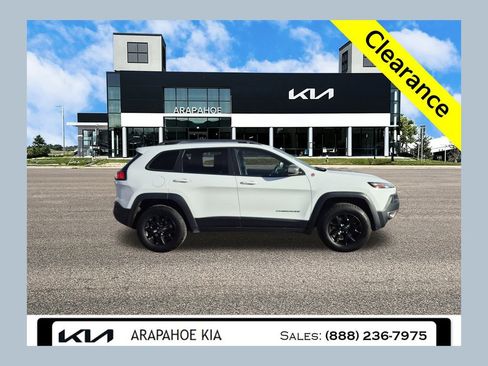 Used 2017 Jeep Cherokee Trailhawk w/ Comfort/Convenience Group image 1