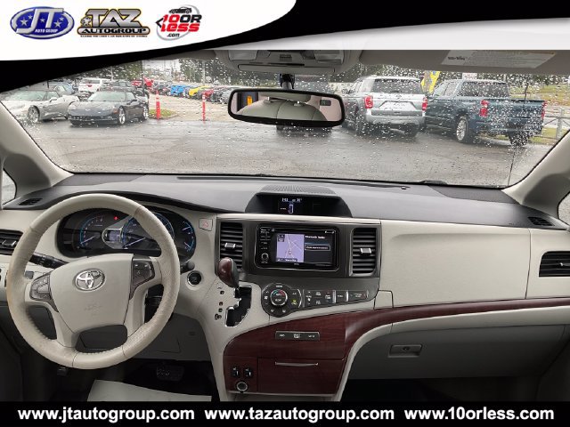 Used 2014 Toyota Sienna XLE FWD image 17