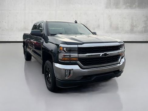 Used 2018 Chevrolet Silverado 1500 LT w/ All Star Edition image 3