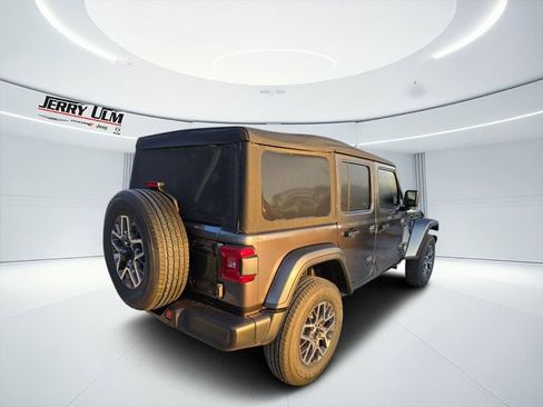 New 2025 Jeep Wrangler Unlimited Sahara w/ Safety Group AWD/4WD image 6