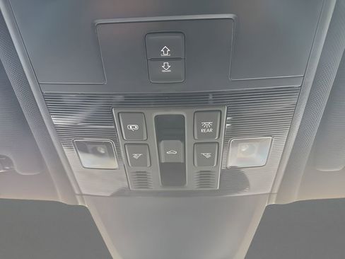 Used 2024 Volkswagen Tiguan SE R-Line AWD/4WD image 18