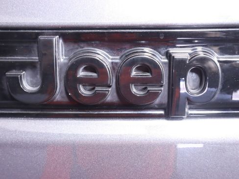 Used 2025 Jeep Grand Cherokee Limited w/ Luxury Tech Group II RWD image 37