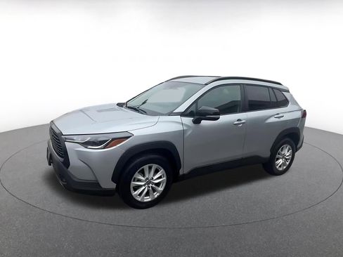 Used 2025 Toyota Corolla Cross LE image 8