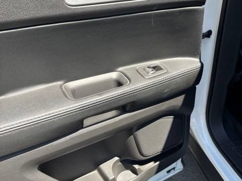 Used 2014 Ford Explorer XLT FWD image 11