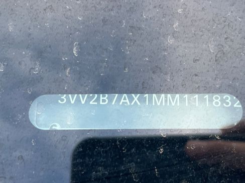 Used 2021 Volkswagen Tiguan SE image 3