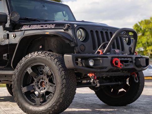 Used 2015 Jeep Wrangler Unlimited Rubicon AWD/4WD image 4