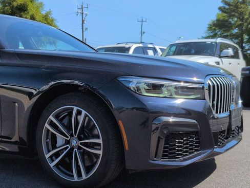 Used 2022 BMW 750i xDrive w/ M Sport Package AWD/4WD image 9
