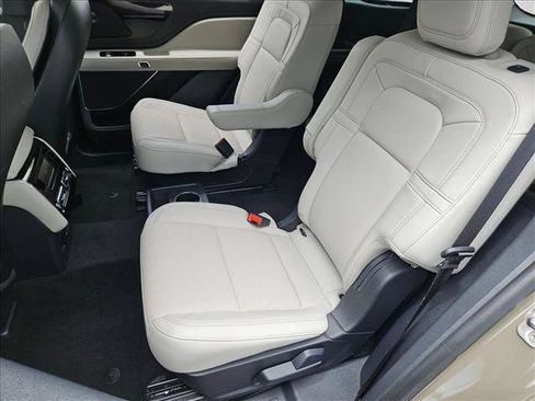 Used 2025 Lincoln Aviator Reserve AWD/4WD image 18