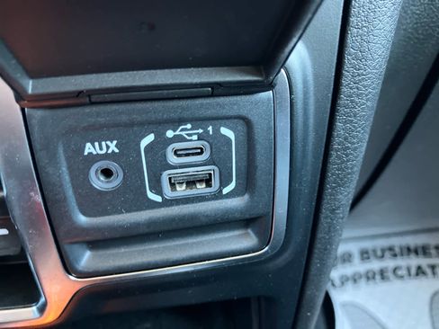 Used 2024 Jeep Wrangler Unlimited w/ Convenience Group image 33