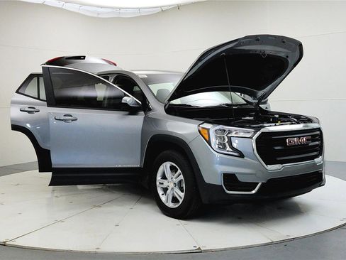 Used 2024 GMC Terrain SLE image 10