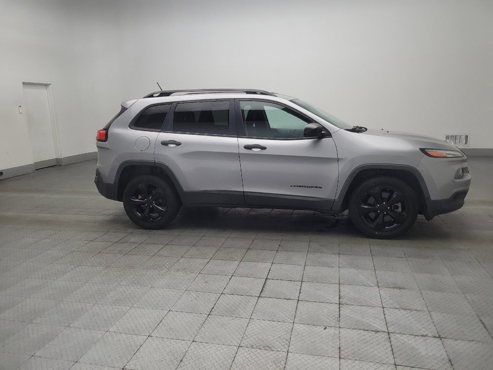 Used 2017 Jeep Cherokee Sport FWD image 11