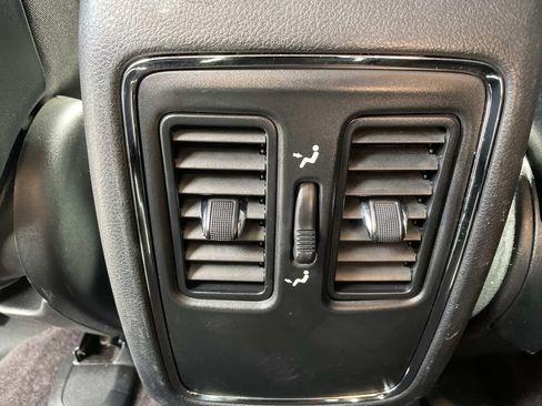 Used 2018 Jeep Grand Cherokee Laredo AWD/4WD image 12