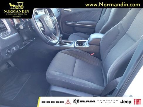 Used 2019 Dodge Charger SXT RWD image 16
