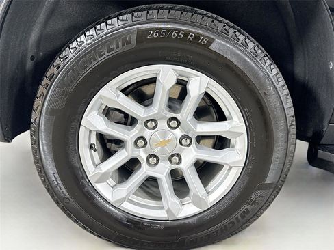 Used 2025 Chevrolet Suburban LS image 33