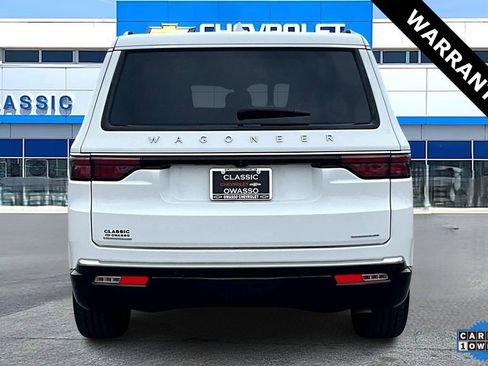 Used 2023 Jeep Wagoneer Series III w/ Preferred Equipment Group image 6