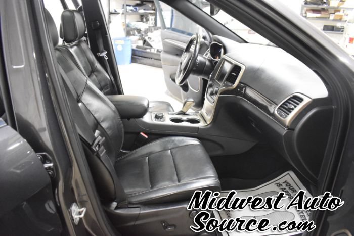 Used 2017 Jeep Grand Cherokee Overland w/ Jeep Active Safety Group AWD/4WD image 32
