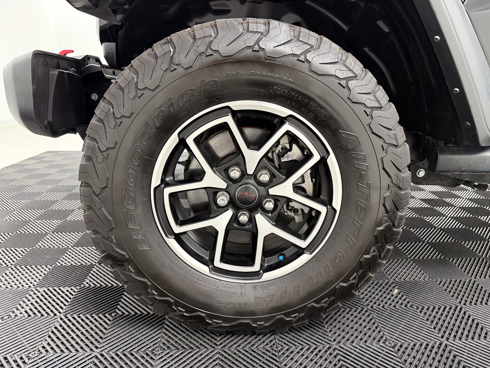 Used 2024 Jeep Wrangler Unlimited Rubicon w/ Technology Group AWD/4WD image 9