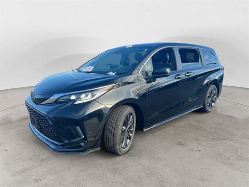 Used 2024 Toyota Sienna XSE image 6
