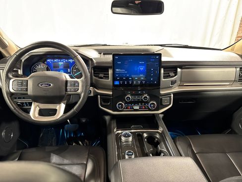 Used 2024 Ford Expedition Max XLT image 7