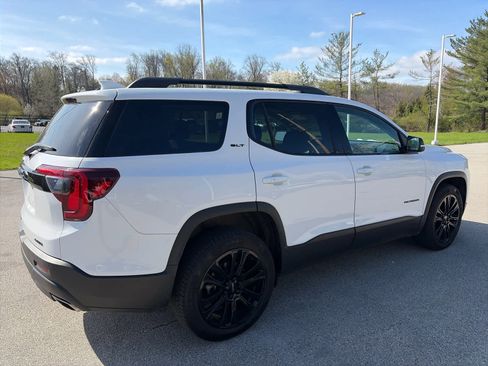 Used 2023 GMC Acadia SLT w/ Elevation Edition image 4