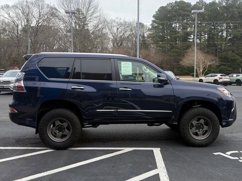 Used 2019 Lexus GX 460 image 4