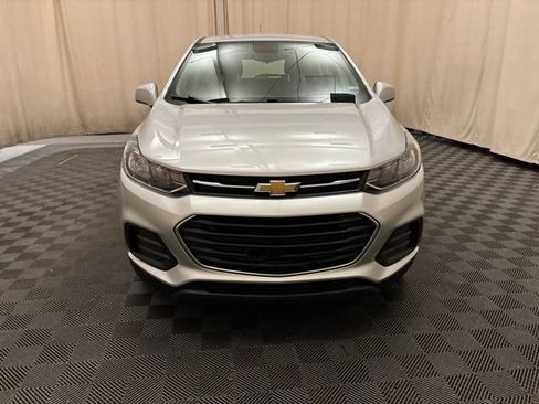 Used 2018 Chevrolet Trax LS FWD image 2